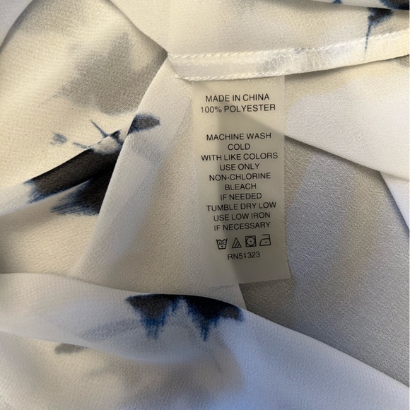 Two by Vince Camuto sheer long sleeve bird print button down shirt. Sz-S NWT Z5 - Picture 7 of 11